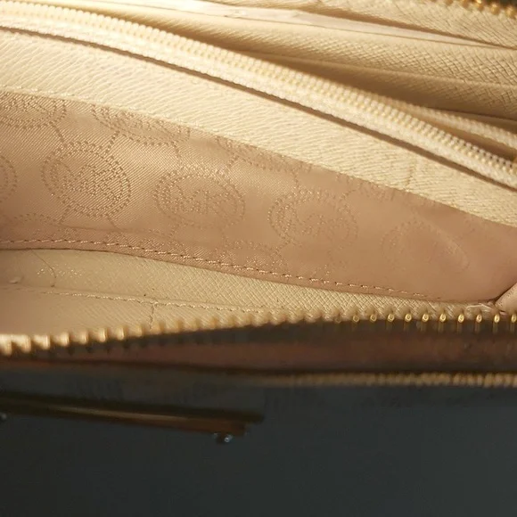 MICHAEL KORS WALLET - Picture 7 of 12